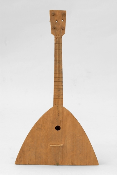 Balalajka, anonym, Rusko, 1915. Národní muzeum – České muzeum hudby, inv. č. E 354.